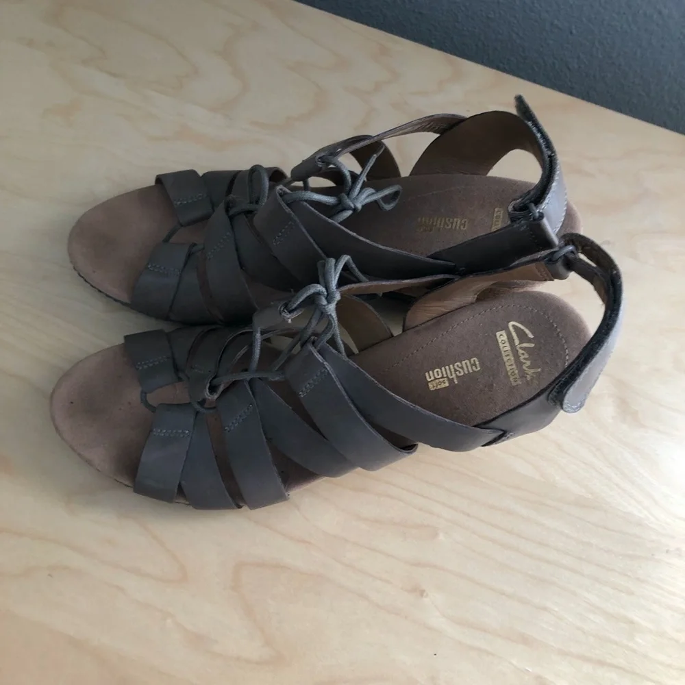 CLARKS Collection Helio Mendin Cork Wedges Women's size 10 Gray & Tan Lace Up